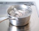 圧力鍋でトロトロ【牛すじ大根煮】作り方3写真