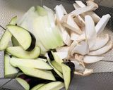 ご飯が進む!鶏胸肉と野菜のガーリック照り焼き作り方1写真