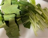 鶏肉とちんげん菜とキノコのクリーム煮作り方1写真