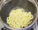 パスタソースと黄身でコクうま明太うどん作り方1写真
