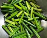 簡単豚バラ肉とニンニクの芽の炒め物作り方1写真