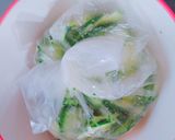 ＊ズッキーニとサラダチキンの梅ごま和え＊作り方2写真