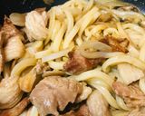 冷凍うどん活用●豚肉＆豆苗の焼きうどん作り方3写真