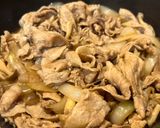 簡単夕飯肉料理。豚こま玉ねぎしめじの甘辛生姜炒め作り方5写真