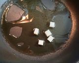 　鯖水煮缶、新わかめ、三つ葉のソテー作り方2写真