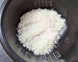 炊飯器で！豆苗と鮭フレークの炊き込みご飯作り方1写真