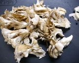 免疫力アップ！舞茸とむね肉のお味噌汁作り方1写真