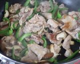 豚こまとピーマンと椎茸のにんにく味噌炒め作り方3写真