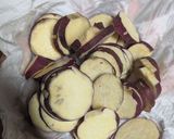 材料2つ！レンジでさつまいもチップス作り方1写真