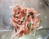 大根とカニカマの梅しそ和え作り方3写真