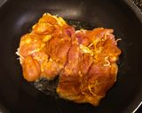 簡単!鶏ソテーカレー風味マヨ醤油ソース作り方1写真
