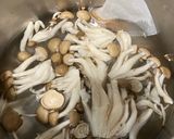究極のシンプル⭐︎しめじのみそ汁作り方1写真