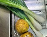 冬越しジャガイモと葉玉ねぎの炒め物作り方1写真