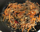 ツナ缶と糸こんにゃくと人参の醤油麹炒め作り方3写真