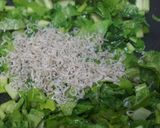 じゃこと塩昆布入り蕪の葉炒め作り方2写真