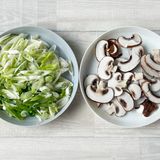 バター醤油で白米止まらない♪ネギきのこ丼作り方1写真