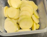 簡単🌟じゃがいもとソーセージのカレー炒め作り方1写真