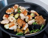 【鶏もも肉と秋野菜の甘酢炒め】ご飯が進む♪作り方9写真