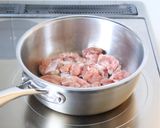 煮詰め不要【鶏大根と練り物の煮物】作り方4写真