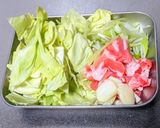 キャベツたっぷりピリ辛豚うどん作り方1写真