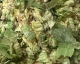 蕗のとうの油で炒めるコクあり蕗味噌！作り方1写真