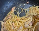 舞茸と塩辛のガリバタぺぺたまパスタ作り方4写真