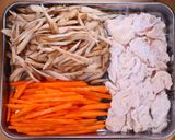 カリカリ鶏皮がうまい🤭節約きんぴらごぼう作り方1写真