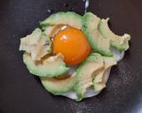 目玉焼きにぐるっと♪アボチートースト作り方3写真