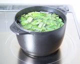 大好きな【葉にんにくと豚の白だしスープ】作り方4写真