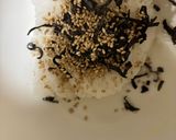 塩昆布と胡麻のおにぎり作り方1写真