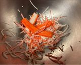 もやしとカニかまと玉ねぎのごま油黒酢。作り方3写真