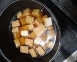 簡単　食用菊と厚揚げの蕎麦つゆ煮作り方1写真