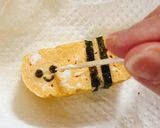 お弁当に!可愛いハチの卵焼き作り方5写真