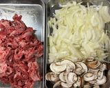 お手軽✨ビーフストロガノフ作り方1写真