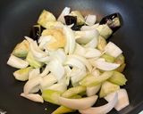 【簡単作り置き副菜】ツナと夏野菜のバター焼き作り方2写真
