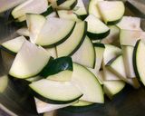 ズッキーニときのこのガーリック塩昆布炒め作り方1写真