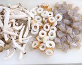 ちくわとこんにゃくときのこのおかか炒め作り方1写真