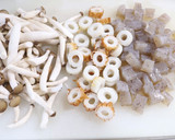 ちくわとこんにゃくときのこのおかか炒め作り方1写真