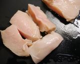 簡単！冷凍ブロッコリーとチキンのピリ辛和え作り方1写真