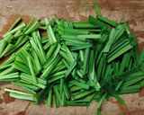 朝食にも簡単♬ ニラと えのきの お味噌汁作り方2写真