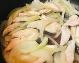 鶏肉と玉ネギのシンプル親子丼作り方1写真