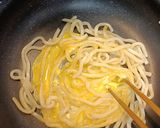1人飯 卵入り♡もちもち焼きうどん作り方4写真