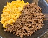 【お弁当にも】牛そぼろと炒り卵の2色丼作り方6写真