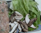 冷凍ニラの鶏団子レタススープ作り方2写真