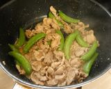 豚肉とスナップエンドウのマヨ醤油炒め作り方3写真