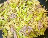 豚ミンチとキャベツのそば飯炒め作り方3写真