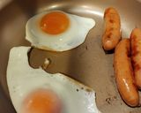 パッと完成♬ウインナー＆目玉焼き丼♡作り方3写真