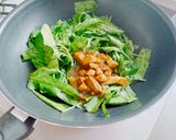 黒コショウ丼でウンチェー(エンサイ)炒め作り方2写真