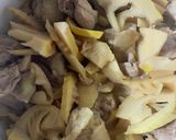 筍と鶏ももの煮物（味噌味）作り方3写真