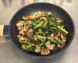 春菊と豚バラの至高の塩炒め作り方8写真